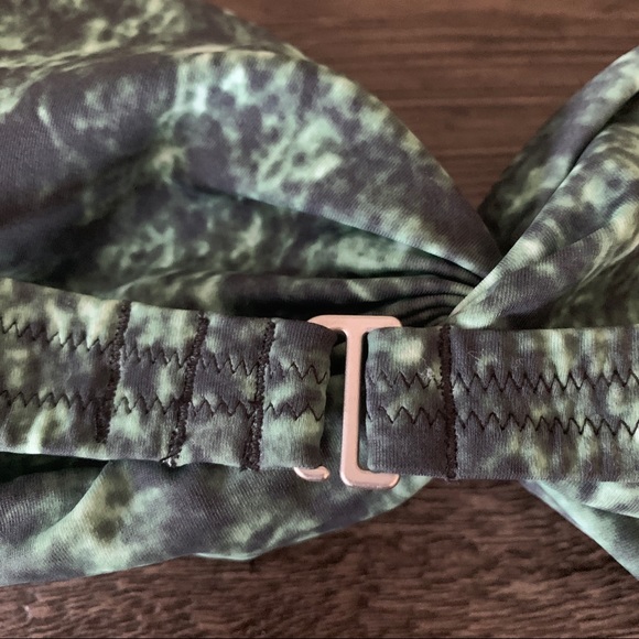 EUC Victorias Secret Maya Twist Bandeau Bikini - Picture 9 of 9